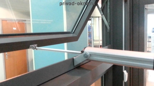 Монтаж штокового электропривода на окно фото 4